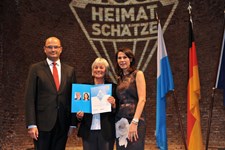 Heimatminister Albert Füracker und Kunstministerin Prof. Dr. med. Marion Kiechle prämieren 100 Heimatschätze